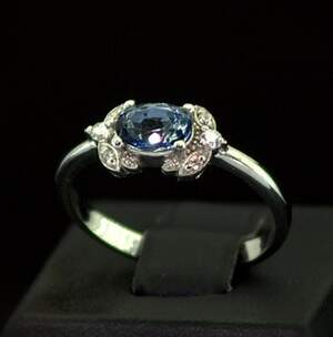 Срібна каблучка 925проби 2,85 г з блакитним Кварцем та фіанітами 0,85 карат Срібна каблучка 925проби 2,85 г з блакитним Кварцем та фіанітами 0,85 карат