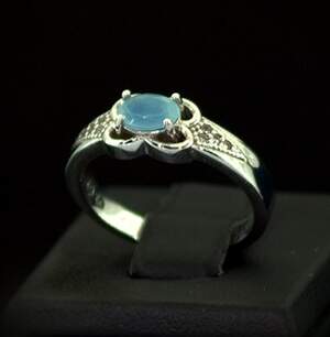 Срібна каблучка 925 проби 3,32 г з блакитним Кварцем та фіанітами 0,56 карат Срібна каблучка 925 проби 3,32 г з блакитним Кварцем та фіанітами 0,56 карат