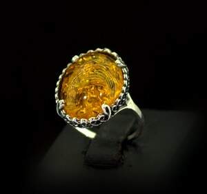 Срібна каблучка 925 проби 6,14 г з Бурштином 7 карат Срібна каблучка 925 проби 6,14 г з Бурштином 7 карат