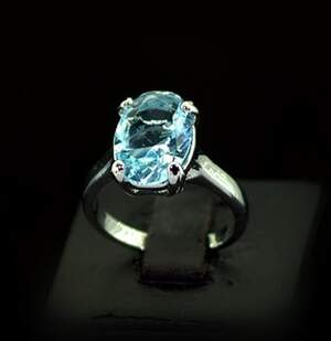 Каблучка у срібному покритті зі швейцарським Топазом 3,58 карат Каблучка у срібному покритті зі швейцарським Топазом 3,58 карат