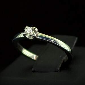 Срібна каблучка 925 проби 1,7 г з Діамантом Кр 57 4/5 0,03 карат Срібна каблучка 925 проби 1,7 г з Діамантом Кр 57 4/5 0,03 карат