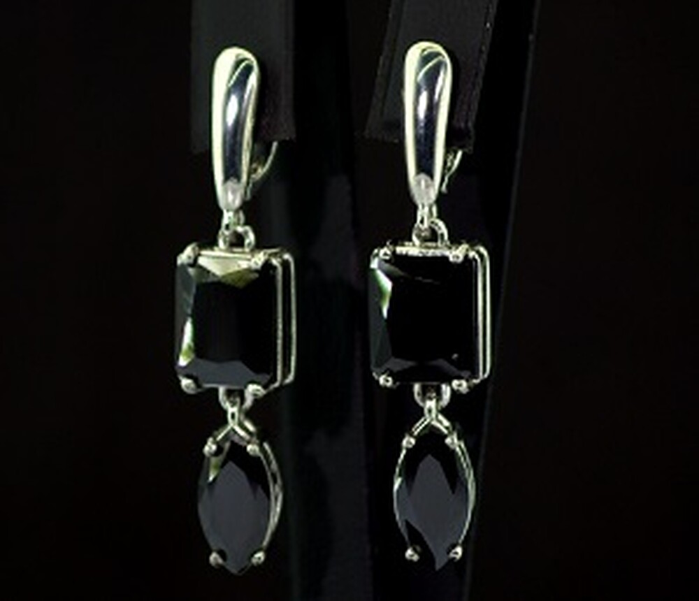 Срібні сережки 925 проби 14,56 г з чорними фіанітами 26,98 карат Срібні сережки 925 проби 14,56 г з чорними фіанітами 26,98 карат