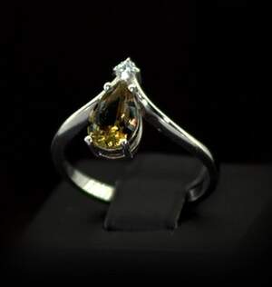 Срібна каблучка 925 проби 2,5 г з турецьким Султанітом класу AAAA та фіанітом 1,35 карат Срібна каблучка 925 проби 2,5 г з турецьким Султанітом класу AAAA та фіанітом 1,35 карат