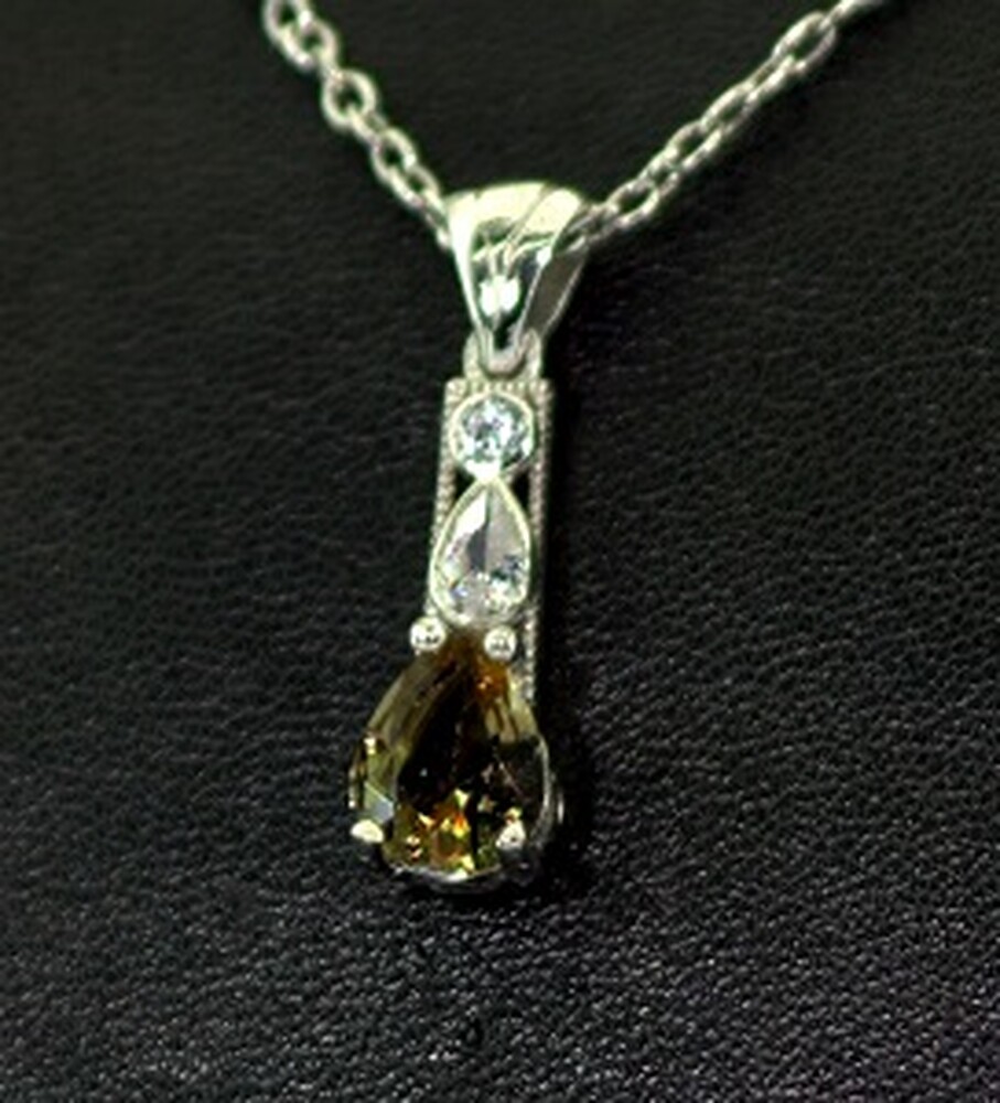 Серебряная подвеска 925 пробы 2,28 г с турецким Султанітом класса АААА и цирконами 1,35 карат Серебряная подвеска 925 пробы 2,28 г с турецким Султанітом класса АААА и цирконами 1,35 карат