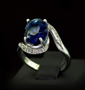 Серебряное кольцо 925 пробы 4,73 г с Лінде Танзанітом и цирконами 3,51 карат Серебряное кольцо 925 пробы 4,73 г с Лінде Танзанітом и цирконами 3,51 карат