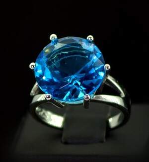 Кольцо у срібному покрытии з голубым Топазом 6,05 карат