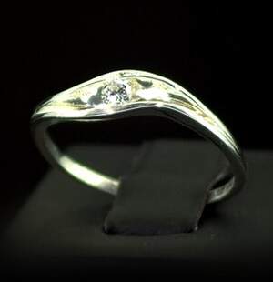 Серебряное кольцо 925 пробы 1,73 г с Діамантом Кр 57 0,1 карат