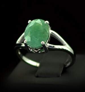 Серебряное кольцо 925 пробы 3,34 г с бразильским Смарагдом класса АААА 3,31 карат Серебряное кольцо 925 пробы 3,34 г с бразильским Смарагдом класса АААА 3,31 карат