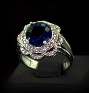 Срібна каблучка 925 проби 4,8 г з Лінде Танзанітом та цирконами 3,02 карат Срібна каблучка 925 проби 4,8 г з Лінде Танзанітом та цирконами 3,02 карат