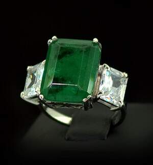 Срібна каблучка 925 проби 7,13 г з Турмаліном Хромдравітом та цирконами 7,14 карат Срібна каблучка 925 проби 7,13 г з Турмаліном Хромдравітом та цирконами 7,14 карат