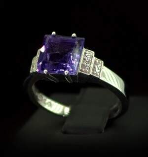 Серебряное кольцо 925 пробы 4,93 г с бразильским Аметистом и цирконами 3,82 карат Серебряное кольцо 925 пробы 4,93 г с бразильским Аметистом и цирконами 3,82 карат