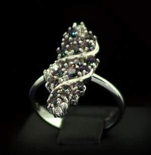 Серебряное кольцо 925 пробы 3,6 г с мистическими та белыми фианитами 1,7 карат Серебряное кольцо 925 пробы 3,6 г с мистическими та белыми фианитами 1,7 карат