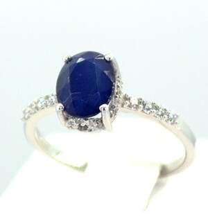 Серебряное кольцо 925 пробы 2,04 г со шри-ланкийским Сапфіром класса АААА и цирконами 2,72 карат Серебряное кольцо 925 пробы 2,04 г со шри-ланкийским Сапфіром класса АААА и цирконами 2,72 карат