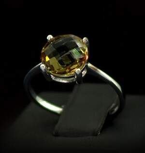 Серебряное кольцо 925 пробы 1,99 г с турецким Султанітом класса АААА 2,53 карат Серебряное кольцо 925 пробы 1,99 г с турецким Султанітом класса АААА 2,53 карат