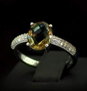 Серебряное кольцо 925 пробы 3,15 г с турецким Султанітом АААА и цирконами 3,02 карат Серебряное кольцо 925 пробы 3,15 г с турецким Султанітом АААА и цирконами 3,02 карат