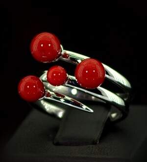 Серебряное кольцо 925 пробы 4,93 г с красными Коралами 2,33 карат