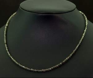 Ожерелье со Шпінеллю серого цвета 11,7 карат 40+4 см