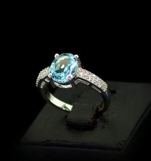 Серебряное кольцо 925 пробы 3,71 г с голубым Топазом и цирконами 3,25 карат
