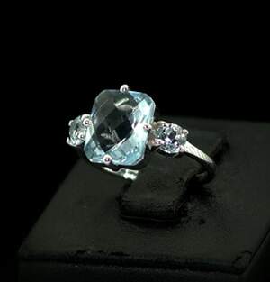Серебряное кольцо 925 пробы 2,69 г с голубыми Топазами 4,35 карат Серебряное кольцо 925 пробы 2,69 г с голубыми Топазами 4,35 карат
