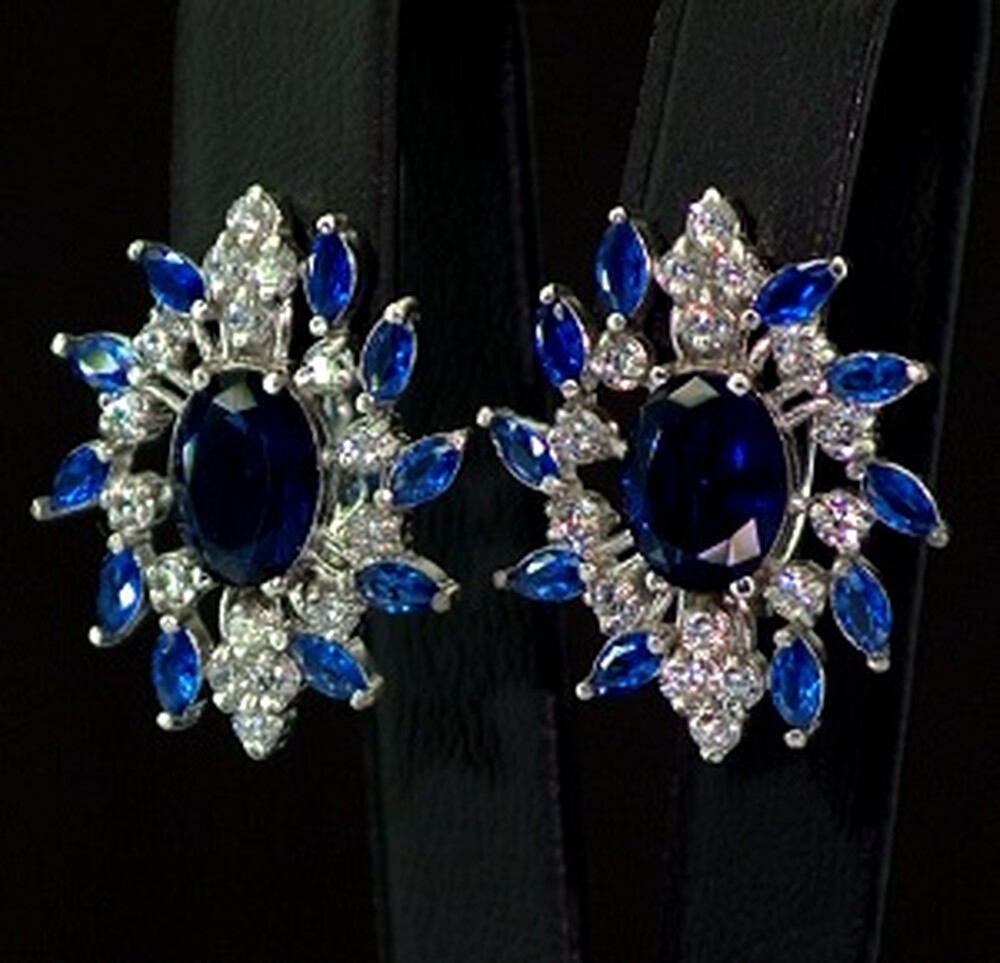 Серебряные серьги 925 пробы 7,59 г с белыми та синими Фианитами 7,95 карат Серебряные серьги 925 пробы 7,59 г с белыми та синими Фианитами 7,95 карат