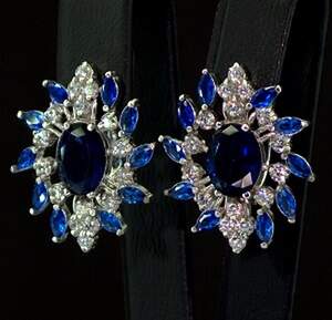Серебряные серьги 925 пробы 7,59 г с белыми та синими Фианитами 7,95 карат Серебряные серьги 925 пробы 7,59 г с белыми та синими Фианитами 7,95 карат