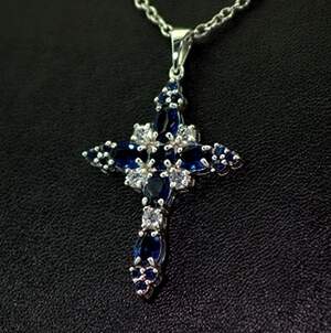 Серебряная подвеска 925 пробы 3,25 г с Сапфіринами и фианитами 5,3 карат Серебряная подвеска 925 пробы 3,25 г с Сапфіринами и фианитами 5,3 карат
