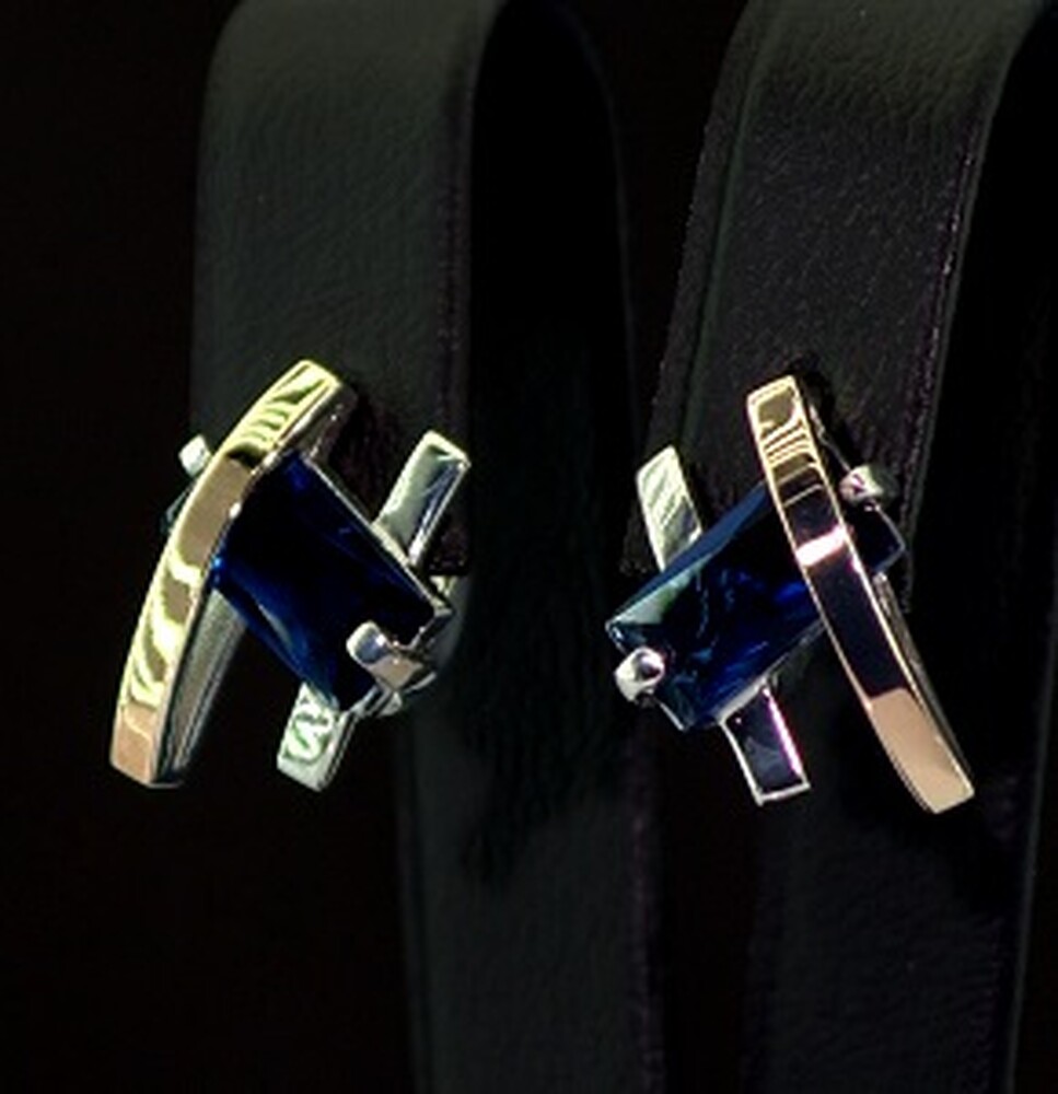 Серебряные серьги 925 пробы с позолотой 375 пробы 3,95 г с синими Фианитами 5 карат Серебряные серьги 925 пробы с позолотой 375 пробы 3,95 г с синими Фианитами 5 карат