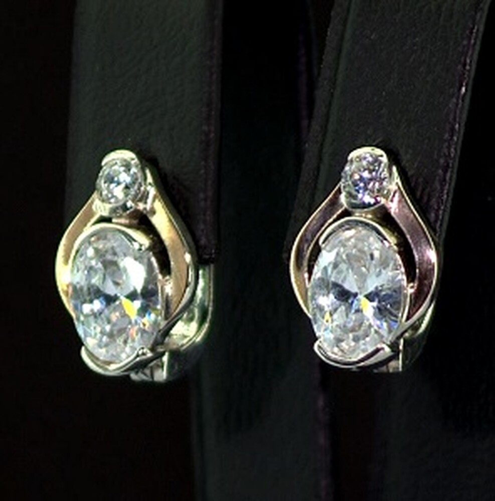Серебряные серьги 925 пробы с позолотой 375 пробы 4,24 г с белыми Фианитами 4,2 карат Серебряные серьги 925 пробы с позолотой 375 пробы 4,24 г с белыми Фианитами 4,2 карат