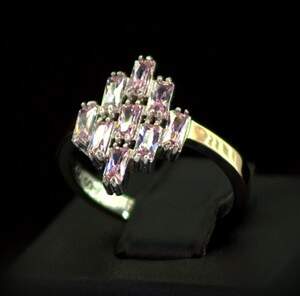 Серебряное кольцо 925 пробы с позолотой 375 пробы 2,84 г с розовыми Фианитами 1,8 карат Серебряное кольцо 925 пробы с позолотой 375 пробы 2,84 г с розовыми Фианитами 1,8 карат