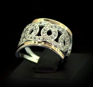 Серебряное кольцо 925 пробы с позолотой 375 пробы 5,07 г с белыми Фианитами 1,55 карат Серебряное кольцо 925 пробы с позолотой 375 пробы 5,07 г с белыми Фианитами 1,55 карат