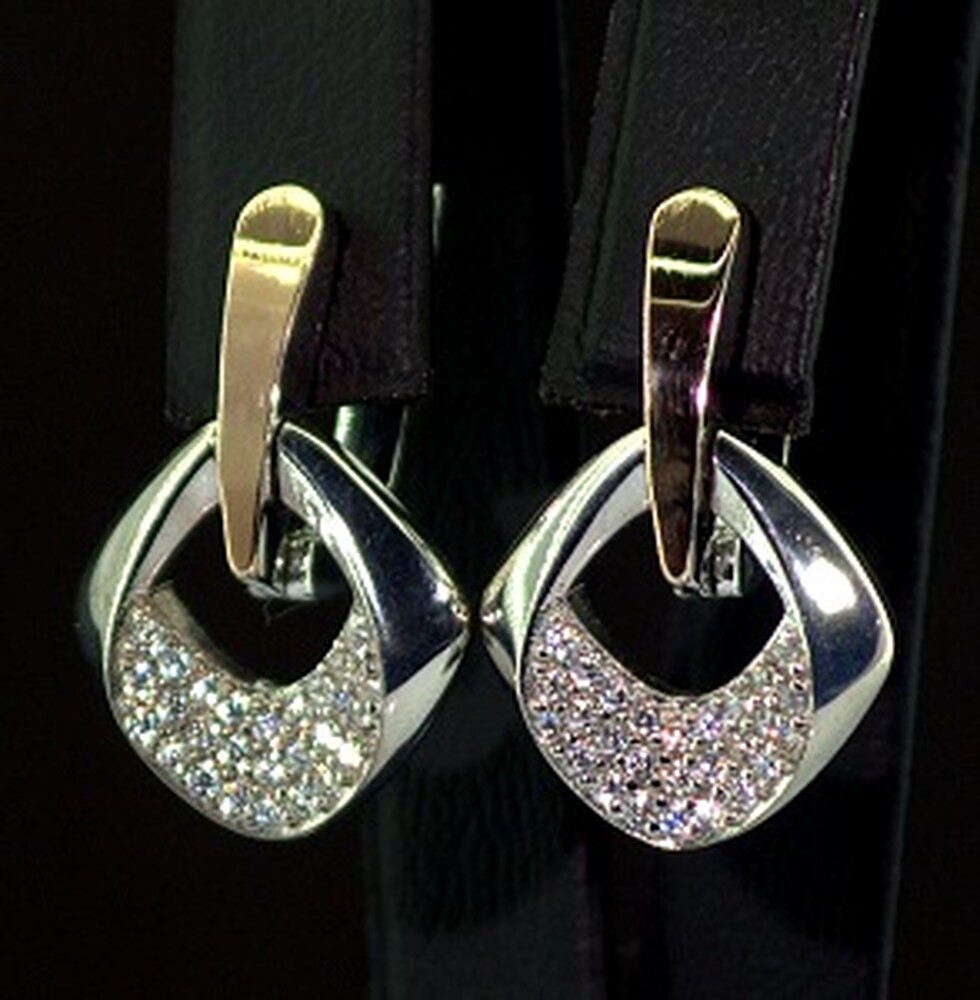 Серебряные серьги 925 пробы с позолотой 375 пробы 6,77 г с белыми Фианитами 0,95 карат Серебряные серьги 925 пробы с позолотой 375 пробы 6,77 г с белыми Фианитами 0,95 карат