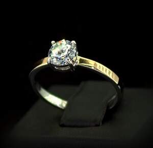 Серебряное кольцо 925 пробы с позолотой 375 пробы 1,96 г с белым Фіанітом 1,4 карат Серебряное кольцо 925 пробы с позолотой 375 пробы 1,96 г с белым Фіанітом 1,4 карат