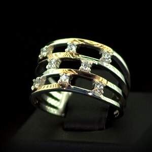 Серебряное кольцо 925 пробы с позолотой 375 пробы 4,35 г с белыми Фианитами 0,5 карат Серебряное кольцо 925 пробы с позолотой 375 пробы 4,35 г с белыми Фианитами 0,5 карат