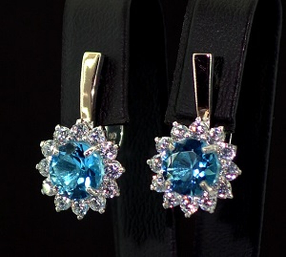 Серебряные серьги 925 пробы с позолотой 375 пробы 8,16 г с голубыми та белыми Фианитами 10 карат Серебряные серьги 925 пробы с позолотой 375 пробы 8,16 г с голубыми та белыми Фианитами 10 карат