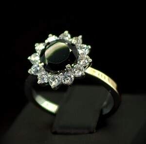 Серебряное кольцо 925 пробы с позолотой 375 пробы 4,97 г с черным та белыми Фианитами 5 карат Серебряное кольцо 925 пробы с позолотой 375 пробы 4,97 г с черным та белыми Фианитами 5 карат
