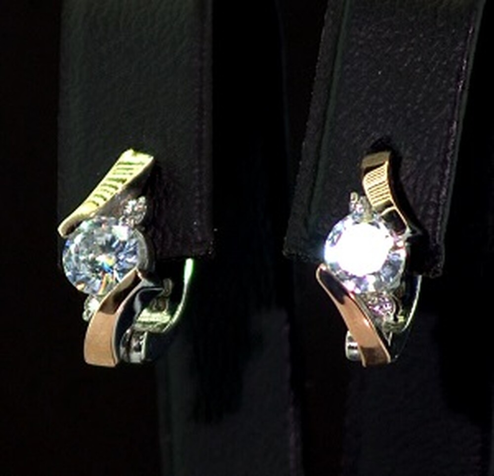 Серебряные серьги 925 пробы с позолотой 375 пробы 3,04 г с белыми Фианитами 1,25 карат Серебряные серьги 925 пробы с позолотой 375 пробы 3,04 г с белыми Фианитами 1,25 карат