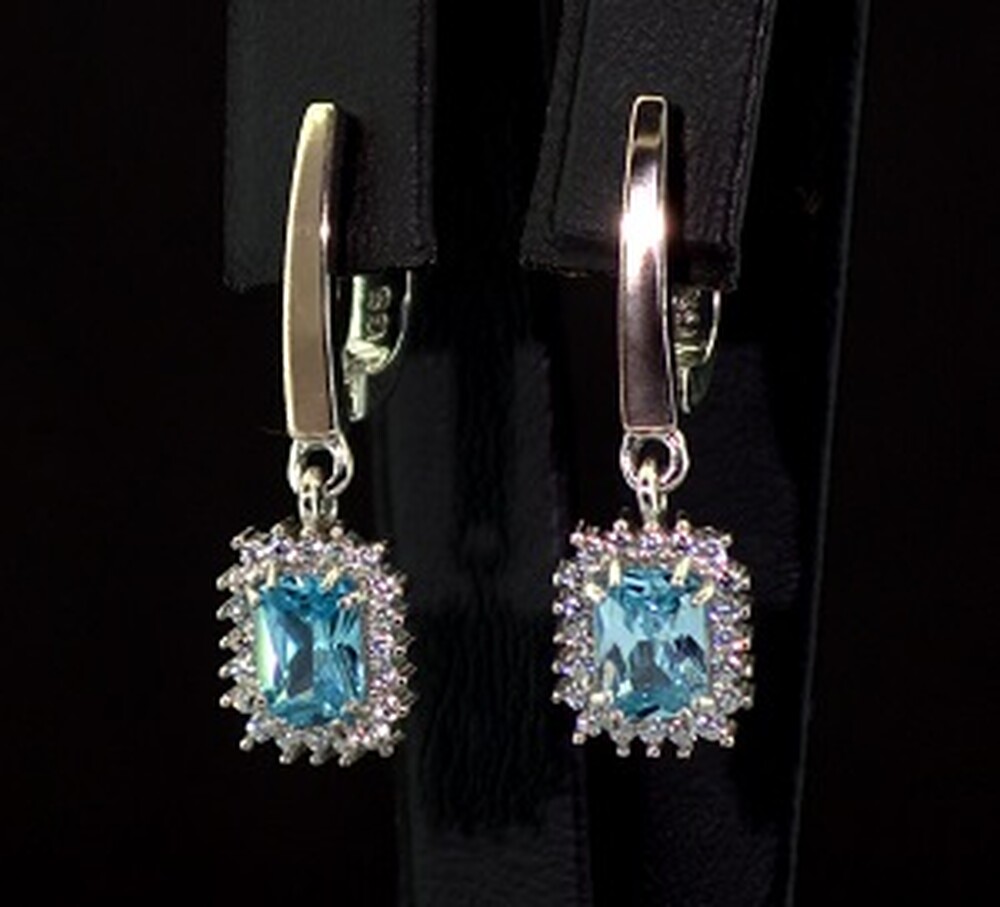 Серебряные серьги 925 пробы с позолотой 375 пробы 5 г с голубыми та белыми Фианитами 3,9 карат Серебряные серьги 925 пробы с позолотой 375 пробы 5 г с голубыми та белыми Фианитами 3,9 карат