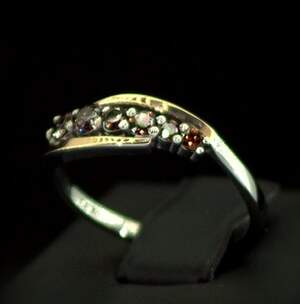 Серебряное кольцо 925 пробы с позолотой 375 пробы 1,99 г с коньячними Фианитами 0,75 карат