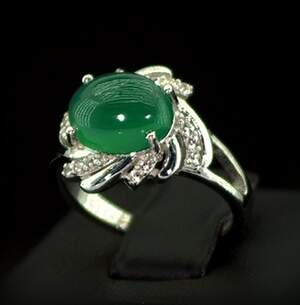 Серебряное кольцо 925 пробы 3,2 гр. с зеленым Агатом и топазами из США 2,72 карат