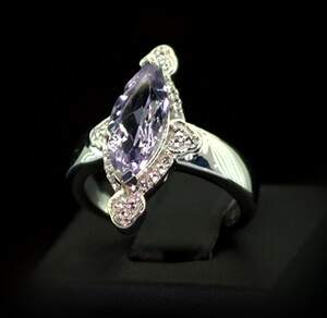 Серебряное кольцо 925 пробы 4,94 гр. с бразильским аметистом и топазами из США 2,79 карат Серебряное кольцо 925 пробы 4,94 гр. с бразильским аметистом и топазами из США 2,79 карат