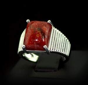 Серебряное кольцо 925 пробы 5,76 гр. с красными Кораллами и топазами из США 5,49 карат Серебряное кольцо 925 пробы 5,76 гр. с красными Кораллами и топазами из США 5,49 карат