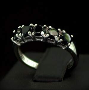 Серебряное кольцо 925 пробы 2,35 гр. с черной мадагаскарской Шпинелью и топазами из США 1,65 карат