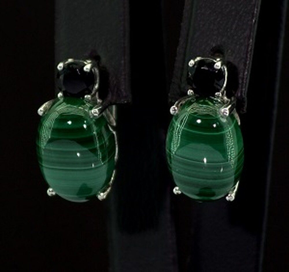 Серебряные серьги 925 пробы 7,43 гр. с Малахитами и черной мадагаскарской Шпинелью 19,65 карат Серебряные серьги 925 пробы 7,43 гр. с Малахитами и черной мадагаскарской Шпинелью 19,65 карат
