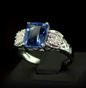 Серебряное кольцо 925 пробы 4,17 гр. с Флюоритами Блу Джон и топазами из США 4,2 карат Серебряное кольцо 925 пробы 4,17 гр. с Флюоритами Блу Джон и топазами из США 4,2 карат