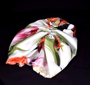 Жіноча шапка-тюрбан с квітковим принтом, матеріал: шовк 50%, поліестер 50%