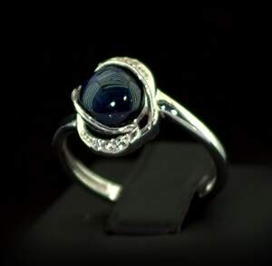 Серебряное кольцо 925 пробы 2,75 гр. с голубым шри-ланкийским Сапфиром класса АААА и топазами из США 3,11 карат