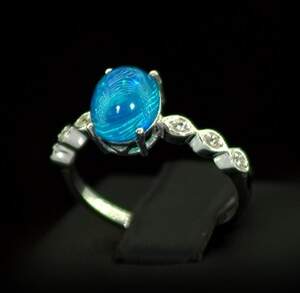 Серебряное кольцо 925 пробы 1,8 гр. с голубым эфиопским Опалом класса АААА и топазами из США 1,18 карат