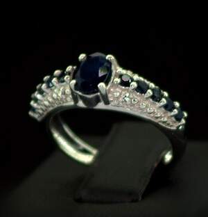 Серебряное кольцо 925 пробы 3 гр. с голубыми шри-ланкийскими Сапфирами класса АААА и топазами из США 1,29 карат