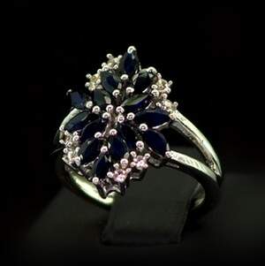 Серебряное кольцо 925 пробы 3,9 гр. с голубыми шри-ланкийскими Сапфирами класса АААА и топазами из США 1,75 карат