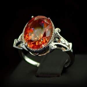 Серебряное кольцо 925 пробы 4,62 гр. с Кварцом Падпараджа 5,53 карат Серебряное кольцо 925 пробы 4,62 гр. с Кварцом Падпараджа 5,53 карат